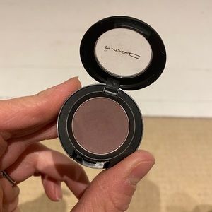 Mac eyeshadow in blackberry